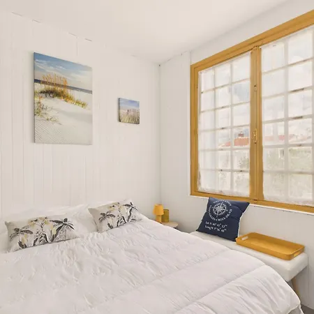 200m De La Plage, Jardin, 2 Adultes 2 Enfants *