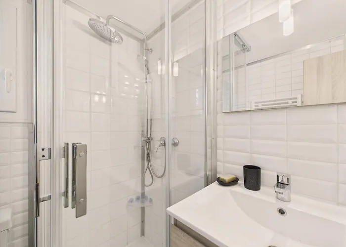 200m De La Plage, Jardin, 2 Adultes 2 Enfants *